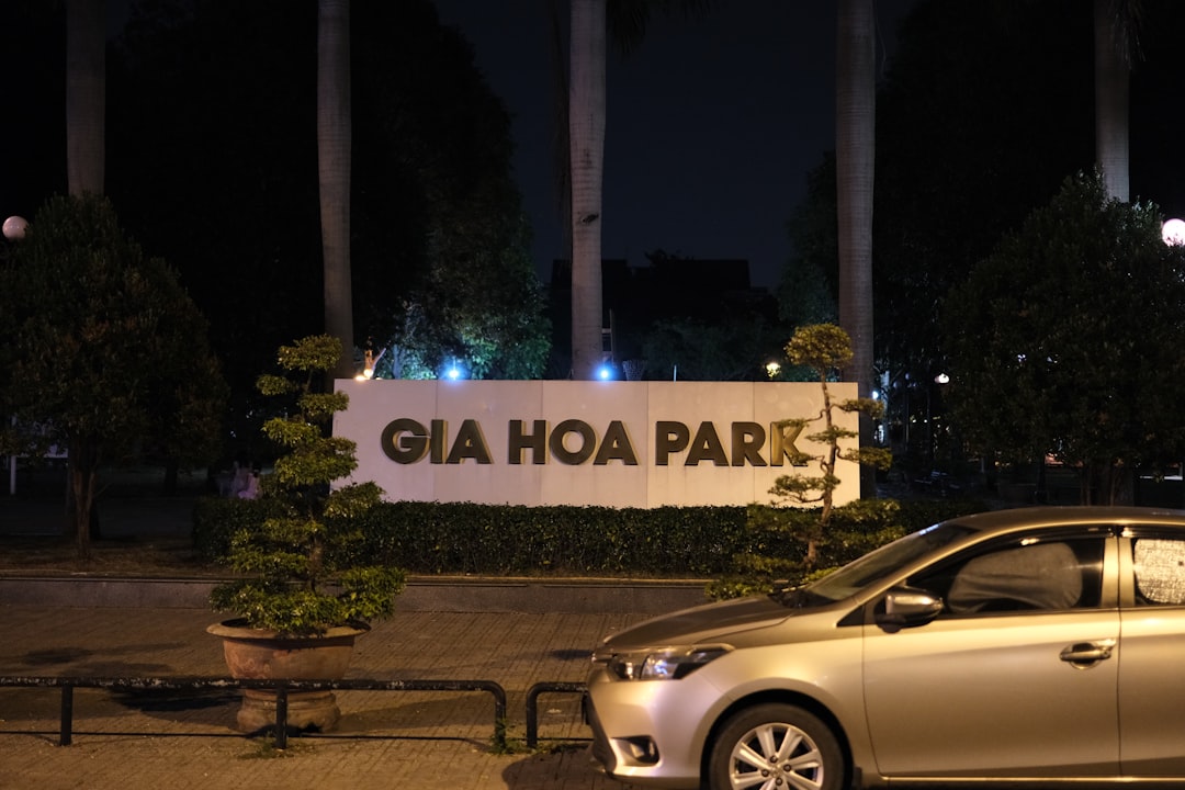 A car parked in front of a sign that says gija hoa park